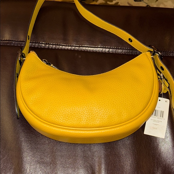 Coach Luna shoulder handbag in Flax - Picture 3 of 10